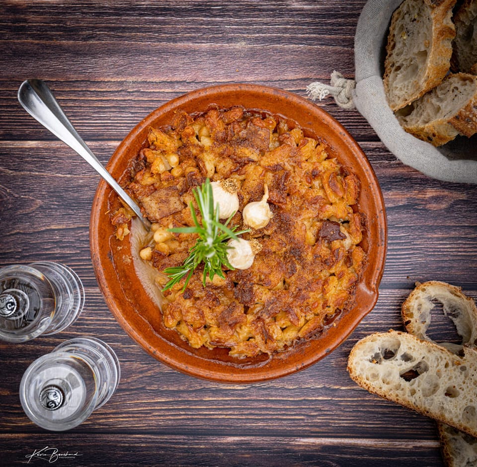 Cassoulet de Castelnaudary servi au restaurant Le Clos Fleuri